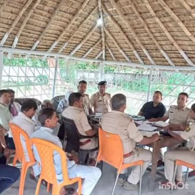 कलेर: भूमि विवाद से संबंधित मामलों के निष्पादन हेतु मेहंदिया थाना परिसर में जनता दरबार का हुआ आयोजन, सीओ ने सुनी समस्याएँ