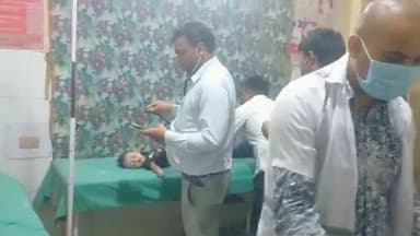 इकौना: NH-730 पर अढूवापुर के पास आवारा पशुओं को बचाने के क्रम में मराजो कार खाई में पलटी, महिला व बच्चे समेत 6 लोगों की हुई मौत