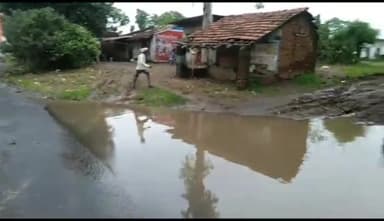 गोटेगांव: नर्मदा नदी के झांसीघाट में पुल से 8 फीट ऊपर पानी बढ़ने से बंद हुआ ग्रामीणों का आवागमन, जलमग्न हुई आसपास की दुकाने