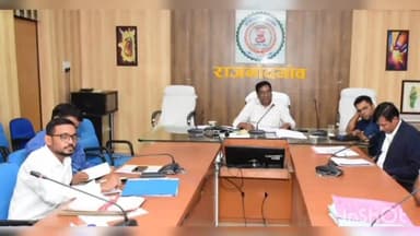 राजनांदगांव: कलेक्टर ने आवासीय एवं गैर आवासीय भवनों के नियमितिकरण के लिए नगर निगम एवं नगर तथा ग्राम निवेश के अधिकारियों की ली बैठक