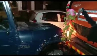 हाथरस: मथुरा रोड पर गांव कछपुरा के पास तेज रफ्तार ट्रक ने पुलिस जीप को मारी टक्कर, पुलिस जीप बुरी तरह हुई क्षतिग्रस्त