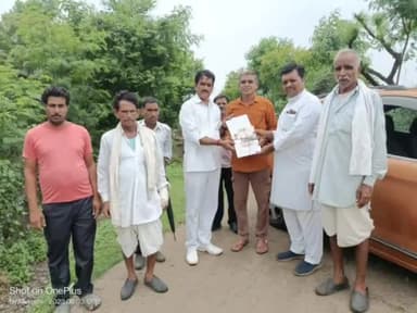 पचोर: पचोर ब्लॉक कांग्रेस कार्यकर्ताओं ने लखेसरा, चाकरोद, हालुहेड़ी कला व अलुनी में भरवाए नारी सम्मान योजना के फार्म