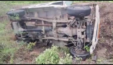 सुनेल: श्यामपुरा के समीप टायर फटने से आबकारी विभाग की गाड़ी अनियंत्रित होकर पलटी, वाहन में सवार 6 जवान मामूली रूप से हुए घायल