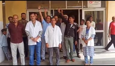 बकानी: बकानी संयुक्त नर्सेज संघर्ष समिति ने अपनी मांगों को लेकर 2 घंटे का कार्य का किया बहिष्कार