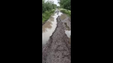 हमीरपुर: चलने लायक नहीं बचा बांक पलरा मार्ग, रात के समय ठप हो जाता है आवागमन