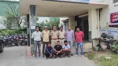 चित्तौड़गढ़: धनेत पुलिया पर नाकाबन्दी में 14 क्विंटल से अधिक अवैध चन्दन की लकड़ी जब्त,
पिकअप व एस्कोर्टिंग करती वैन के साथ 3 गिरफ्तार