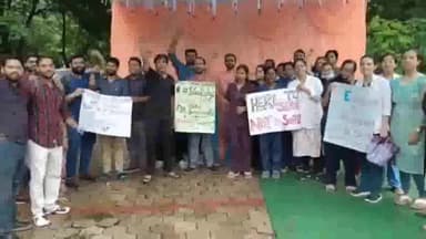 सागर नगर: बुंदेलखंड मेडिकल कॉलेज में प्रदेश व्यापी हड़ताल के तहत जूनियर डाक्टरों ने नहीं किया काम, दिनभर वार्ड पड़े रहे खाली