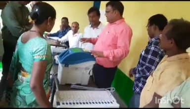 बतौली: गहिला पंचायत में आगामी विधानसभा चुनाव के मद्देनजर ईवीएम मशीन प्रचार प्रसार और प्रदर्शन कार्यक्रम हुआ संपन्न