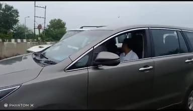 दतिया।

कांग्रेस में शामिल होने के लिए भोपाल रवाना भाजपा के कद्दावर नेता अवधेश नायक ।

करीब 250 गाड़ियों के साथ दतिया से भोपाल निकले।