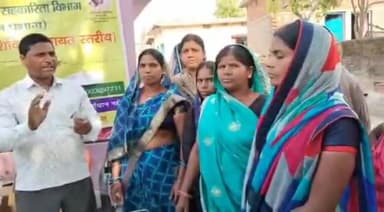 इचाक: इचाक प्रखंड क्षेत्र के मुख्यालय सभागार में लाभुकों के बीच किया गया मुख्यमंत्री पशुधन योजना के तहत वितरण