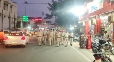 अलवर: पुलिस ने डीजीपी के निर्देश पर शहर में की गश्त व निकाला फ्लैग मार्च