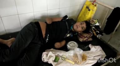 टीकमगढ़: टीकमगढ़ रेलवे स्टेशन रोड पर ट्रक चालक ने पत्थर से दादा और नाती पर किया हमला, घायल जिला चिकित्सालय में भर्ती