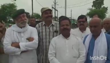 गंज बासौदा :— अंबा नगर ब्लॉक कांग्रेस कमेटी द्वारा राहुल गांधी जी को लोकसभा की सदस्यता बहाल किए जाने पर सुप्रीम कोर्ट का आभार व्यक्त किया गया ।