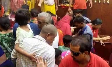 राजगीर: राजगीर में मलमास मेले के मौके पर रविवार को कुंड में श्रद्धालुओं की उमड़ी भीड़