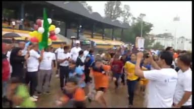 रतलाम नगर: पुलिस द्वारा किया गया पोलो ग्राउंड स्टेडियम से मैराथन दौड़ का आयोजन कलेक्टर एवं पुलिस अधीक्षक द्वारा दिखाई हरी झंडी