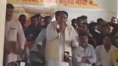 हुज़ूर: नीलम पार्क में चल रहे आउटसोर्स कर्मचारियों के आंदोलन में शामिल होने पहुंचे कांग्रेस विधायक पीसी शर्मा