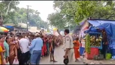 राजगीर: मलमास मेले के मौके पर राजगीर में श्रद्धालुओं का जूटा अधिक भीड़,श्रद्धालुओं की लगाई गई लंबी लाइन