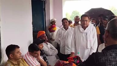 सरमथुरा: डोमई पंचायत के गांव कंचनपुरा में विधायक खिलाड़ी लाल बैरवा ने ग्रामीणों की समस्याएं सुन निस्तारण के दिए निर्देश