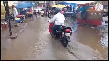 पतरातू: भुरकुंडा में जमकर हुई बारिश, बाजार में हुआ जलभराव