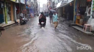 खगड़िया: मिल रोड पर बारिश के कारण हुआ जलभराव, लोगों को आवागमन में हो रही काफी परेशानी