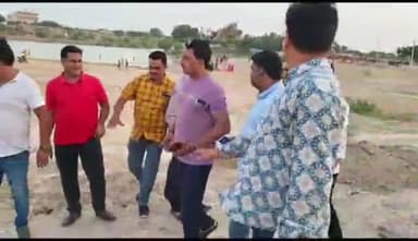 मेड़ता: मीरा जयंती महोत्सव समिति के पदाधिकारियों ने देवरानी तालाब का किया अवलोकन, दिए आवश्यक दिशा निर्देश