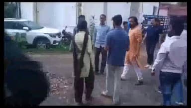 सागर नगर: गोपालगंज में जीवन रेन बसेरा चौराहे से आपे चालक ने दो छात्राओं का अपहरण करने का किया प्रयास, आरोपी की तलाश में जुटी पुलिस