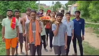 बक्सर: ब्रह्मपुर के पुरवा गांव में लंगूर की मृत्यु के बाद हुआ विधि-विधान से अंतिम संसार