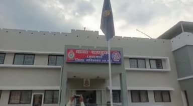 राजिम: अतरमरा के पास लोगों को शराब पीने के लिए प्रयोजन उपलब्ध कराने वाले के विरुद्ध की गई आबकारी एक्ट की कार्रवाई।