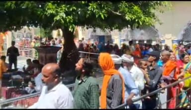 टीकमगढ़: कुंडेश्वर धाम में सावन के सोमवार को सुबह से लगा भक्तों का ताता पुलिस की है चाक-चौबंद व्यवस्था