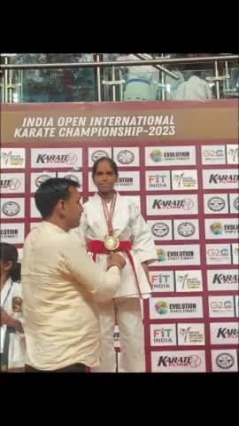 जमुई: सिमुलतला की बेटी जूही ने तीन देशों के बीच हुए कराटे प्रतियोगिता में डबल स्वर्ण पदक जीतकर देश का बढ़ाया गौरव