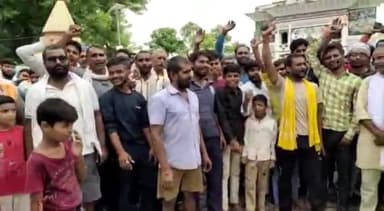 पैलानी: चंदवारा में यमुना पुल संघर्ष समिति ने 2024 के लोकसभा चुनाव का किया बहिष्कार, जब तक पुल नहीं तब तक वोट नहीं का दिया नारा