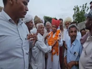 बाड़मेर: विद्यालय को माध्यमिक विद्यालय में क्रमोन्नत करवाने के बाद रावतसर गांव के ग्रामीणों ने विधायक का आभार प्रकट किया