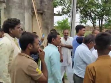 नागौर: रियांबड़ी में कम वोल्टेज आने से आक्राेशित ग्रामीणों ने टेहला बिजलीघर पर किया धरना प्रदर्शन