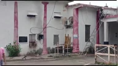 सागर नगर: एसडीएम कार्यालय के बाहर लगे विद्युत मीटर में लगी आग व धू-धूकर जल उठी विद्युत केबल, अग्निशामक यंत्र निकले खराब