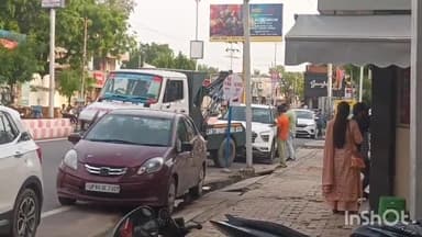 आगरा: छावनी विभाग के कर्मचारी सड़क पर खड़ी गाड़ियों को उठाने के बाद स्थानीय पुलिस कोक्यो नही देते जानकारी, इसके पीछे क्या कारण?