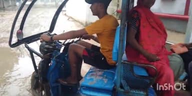 गोगरी: गोगरी रेफरल अस्पताल की सड़क जर्जर होने के कारण टोटो पर सवार मरीज हुआ घायल