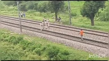 दौसा: कलेक्ट्रेट के पास रेलवे लाईन पर ट्रेन से कटा मिला अज्ञात युवक का शव, युवक की शिनाख्त में जुटी पुलिस