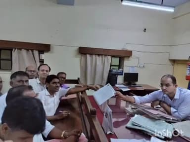 दौसा: आयुर्वेद चिकित्सा अधिकारियों ने वेतन विसंगति समाधान हेतु मुख्यमंत्री के नाम एसडीएम को सौंपा ज्ञापन