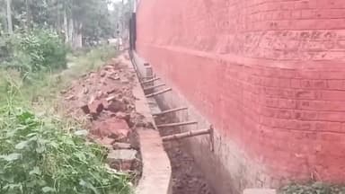 हिलसा: हिलसा जेल के पास हल्की बारिश होते ही भरा भरा कर नाली हुआ ध्वस्त,एक वर्ष पहले हुआ था निर्माण