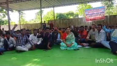 सुकमा: सुकमा मे अनिश्चितकालीन हड़ताल पर बैठे पीडीएस संचालको की मांगों को समर्थन देने पहुंची भाजयुमो प्रदेश उपाध्यक्ष दीपिका