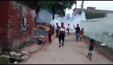 उचकागांव: मीरगंज में मलेरिया व डेंगू से बचाव में जुटा नगर परिषद, शहर में कराया जा रहा ब्लीचिंग पाउडर का छिड़काव व फॉगिंग