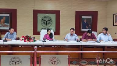 आगरा: मंडलायुक्त रितु माहेश्वरी की अध्यक्षता में आयुक्त सभागार में संपन्न हुई मंडल स्तरीय उद्योग बंधु समिति की बैठक