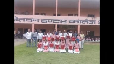 इकौना: जेतवन इंटर कॉलेज में इंडियन बैंक के तरफ से छात्रों को स्टेशनरी व विद्यालय को 10 पंखा भेंट किया गया