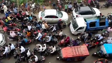 हज़ारीबाग: बुढ़वा महादेव चौक में लगा भीषण जाम, आज घंटों फंसे रह गए लोग