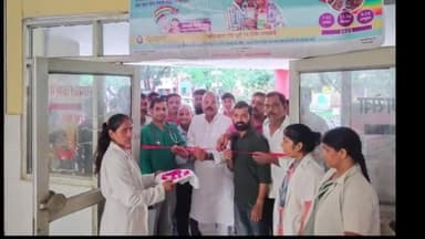 उतरौला: नपाप उतरौला के अध्यक्ष प्रतिनिधि ने CHC उतरौला में आयोजित सघन मिशन इंद्रधनुष 5.0 अभियान का फीता काटकर शुभारंभ किया