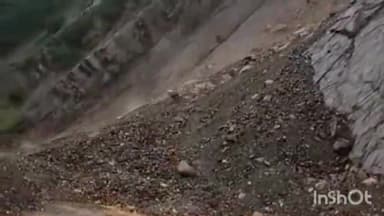 नरेन्द्रनगर: नरेन्द्रनगर:तोताघाटी के पास मार्ग बाधित,आवा गमन ठप,रूट डायवर्ट