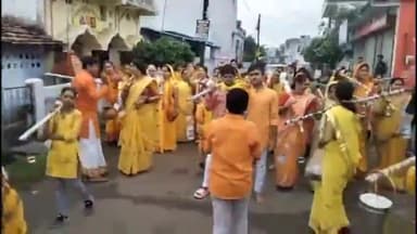 सिवनी: सावन मास पर राधा कृष्ण महिला मंडल ने परतापुर वैंगगंगा घाट से निकाली विशाल कावड़ यात्रा