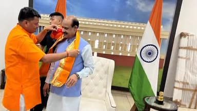 पीपलदा: इटावा अखिल भारतीय वैष्णव बैरागी समाज परिषद के प्रदेश अध्यक्ष ने लोकसभा स्पीकर ओम बिरला से शिष्टाचार भेंट बताई समस्याएं