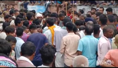 नुआंव: मुखरांव आरबीएसई स्कूल के समीप साइकिल सवार छात्रा को अनियंत्रित पिकअप ने रोदा घटनास्थल पर छात्रा की हुई दर्दनाक मौत