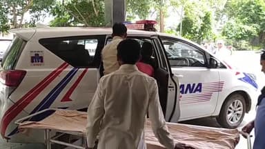 हांसी: गाँव जमावड़ी गगनखेड़ी रोड पर मोड़ के पास तेज गति आ रही मोटरसाइकिल अनियंत्रित होकर पलटी चालक हुआ गंभीर रूप से घायल रैफर